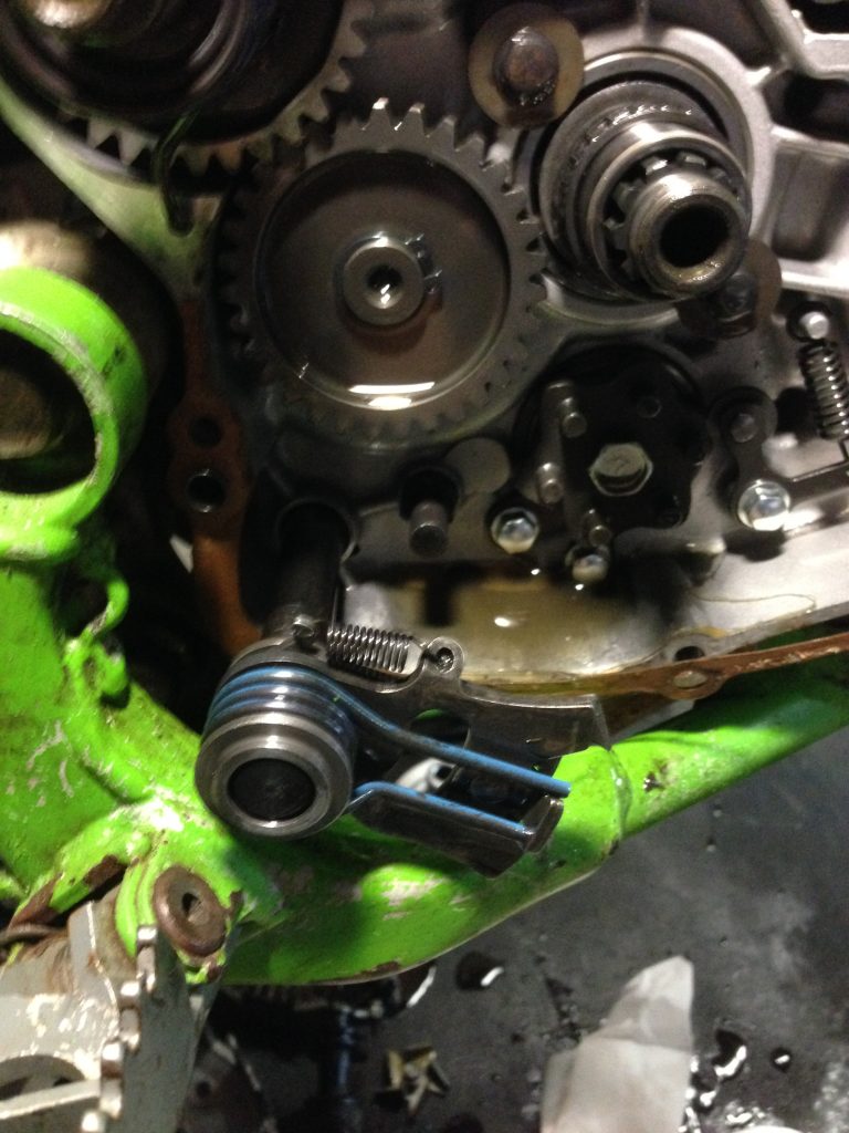 Kawasaki KX100 – Replace Gear Change Shaft